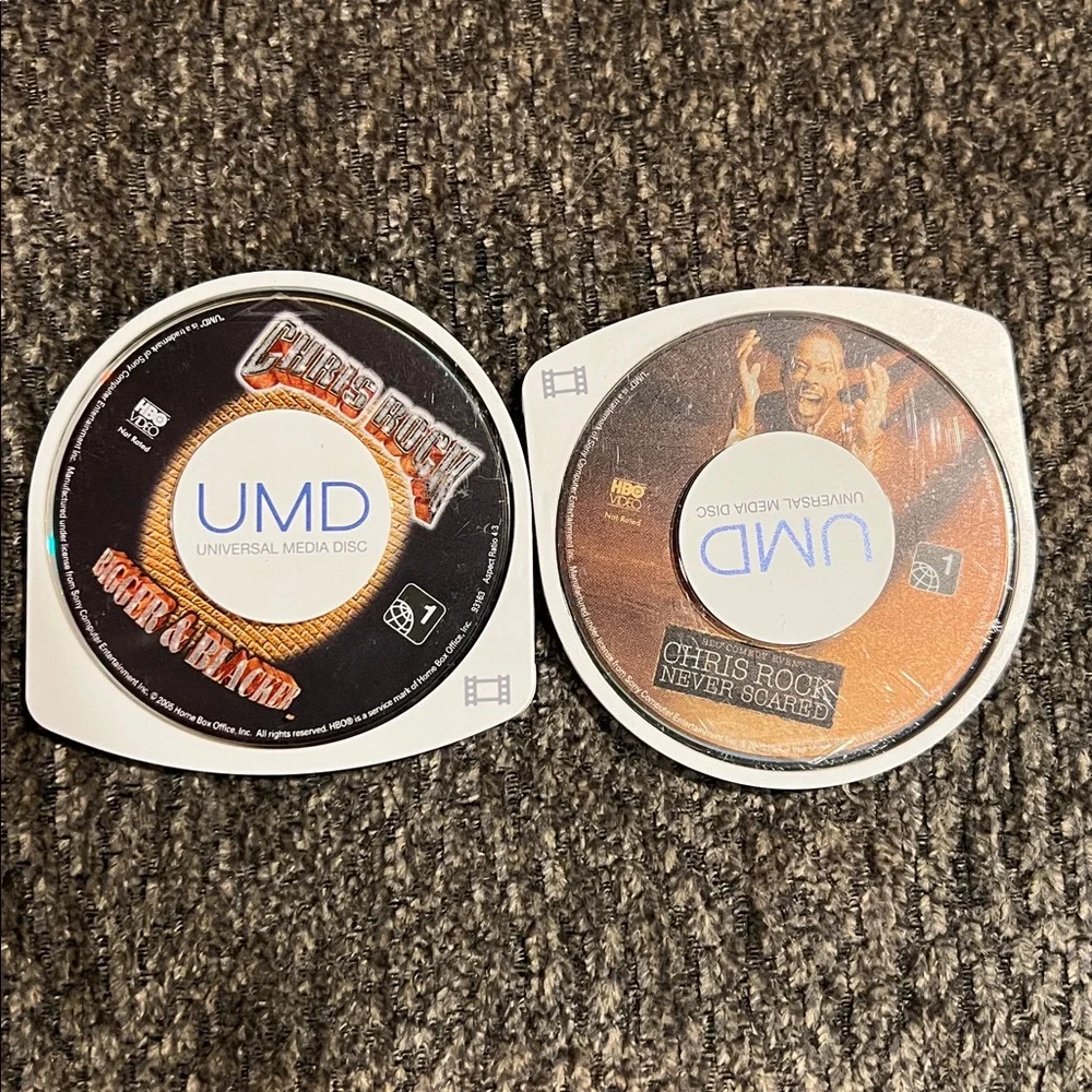 PSP UMD Movie Disc Lot of 17 with 2 Carrying Case